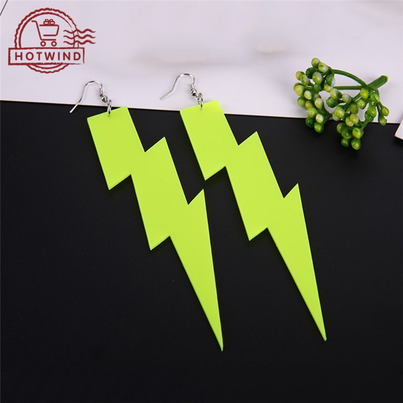 Khuyên tai dạ quang sáng tạo