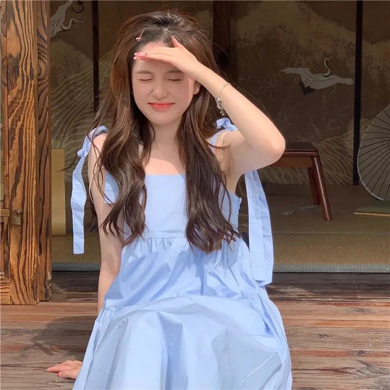 Đầm Hai Dây Mùa Hè 2022 Thắt Nơ Eo Nhỏ Dài Ngang Gối Màu Trắng Cho Nữ