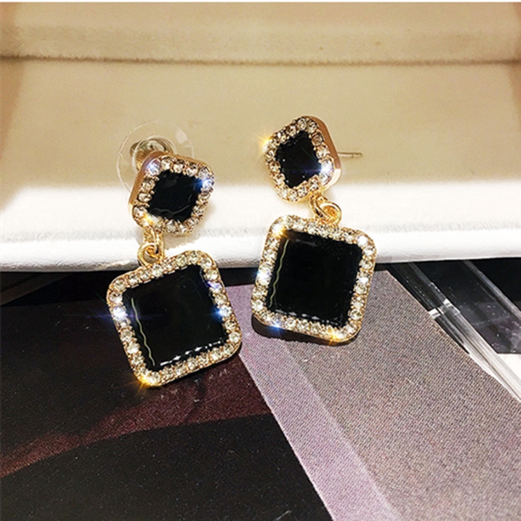 Hoa tai dáng dài đính đá sang trọng