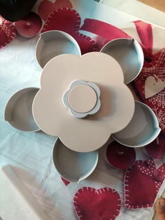 Khay mứt 2 tầng xoè cánh hoa