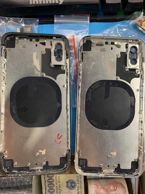 Vỏ iphone X zin bóc máy , sườn trầy ,kính lưng đã thay