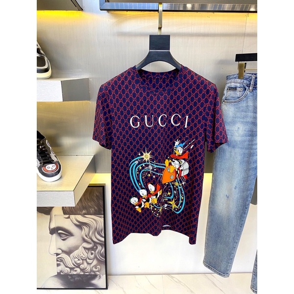 áo phông nam ngắn tay cổ tròn in hoạ tiết vịt disney gucci Gc GG