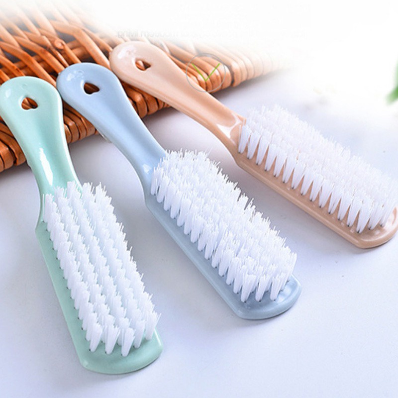 Bàn Chải Vệ Sinh Quần Áo Cán Dài Lông Mềm Có Móc Treo Tiện Dụng
