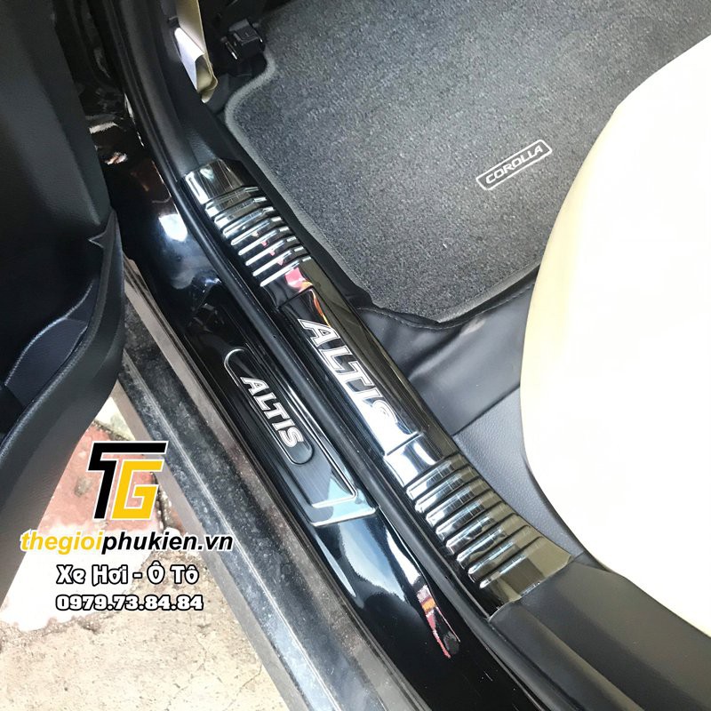 Bộ Ốp bậc cửa, nẹp bước chân dành cho xe Toyota Corolla Altis 2016-2021 – Mẫu Titan