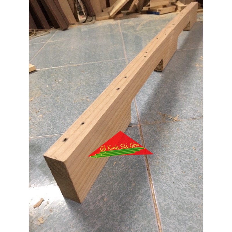 Đố khuyết gỗ thông dùng để đóng chân giường pallet dài 1m1, cao 9cm, dày 3cm đã bào láng đẹp