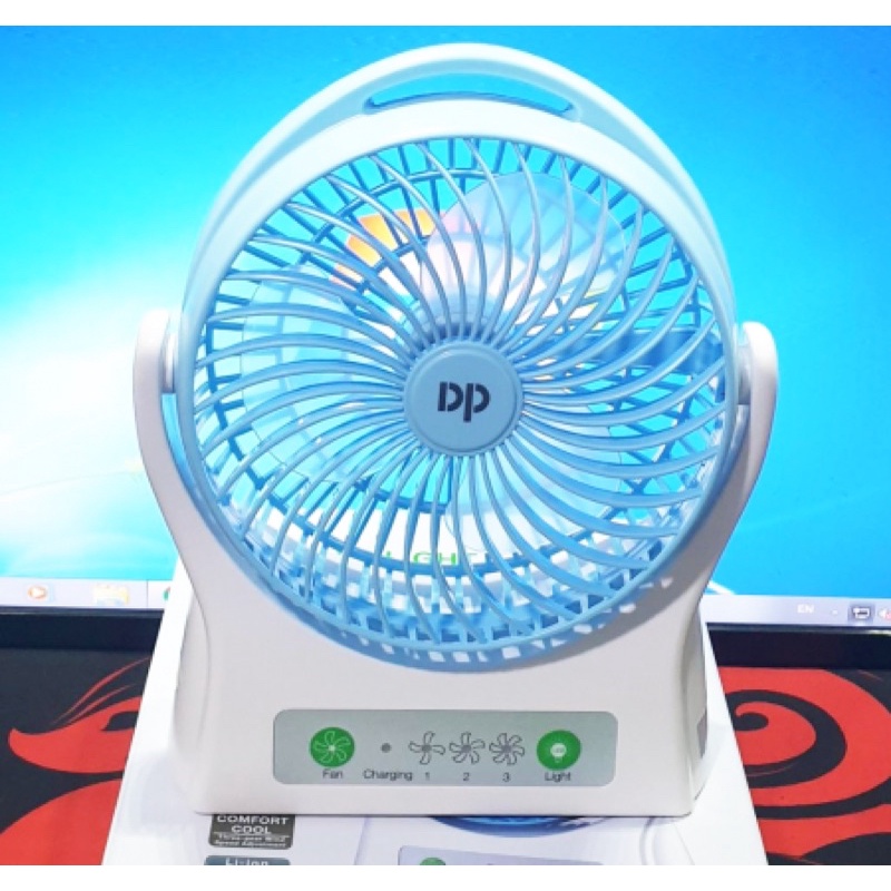 Quạt Để Bàn Tích Điện Pin Sạc Cỡ To DP Model DP7605 Có Đèn Led Và 3 Tốc Độ Gió Công Suất 4.2W Dung Lượng Pin 4000mah