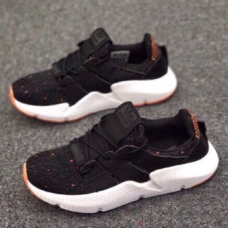 Giày Adidas Prophere màu đen chấm cam