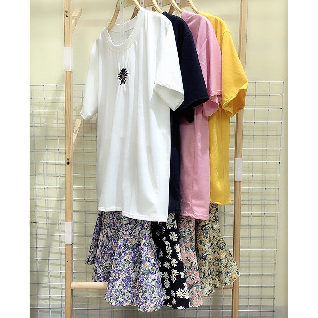 ❤ Áo Kiểu - Quần Đẹp ✨  (Hàng Qc 4 Màu) Set Chân Váy Hoa Nhí Vintage Đuôi Bèo Tím Hồng Vàng Đen Mix Áo Thun Daisy Thêu H