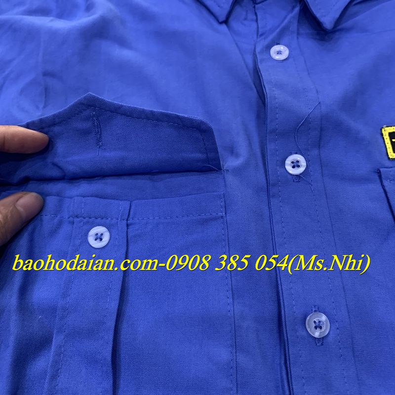Áo bảo vệ tay dài kèm 2 logo chất vải kate Mỹ màu xanh đậm thoáng mát