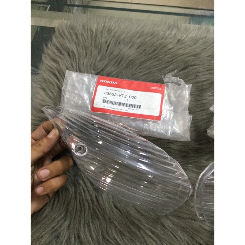 Chụp xi nhan sau Xe PS 150i