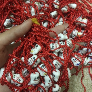 Dây chỉ đỏ may mắn