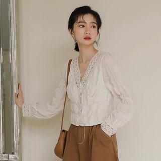 𝗺𝗶𝗲 𝘀𝘁𝘂𝗱𝗶𝗼 - Áo Chiffon cổ V phối ren điệu đà
