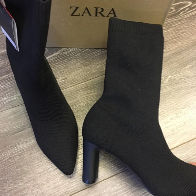 Con bao nhiêu bạn chưa mua được đôi này bên shop ạ??? Ib or coment ngay vì e vừa vê đủ size nha!!!  Sz 35/39   Giá 590k