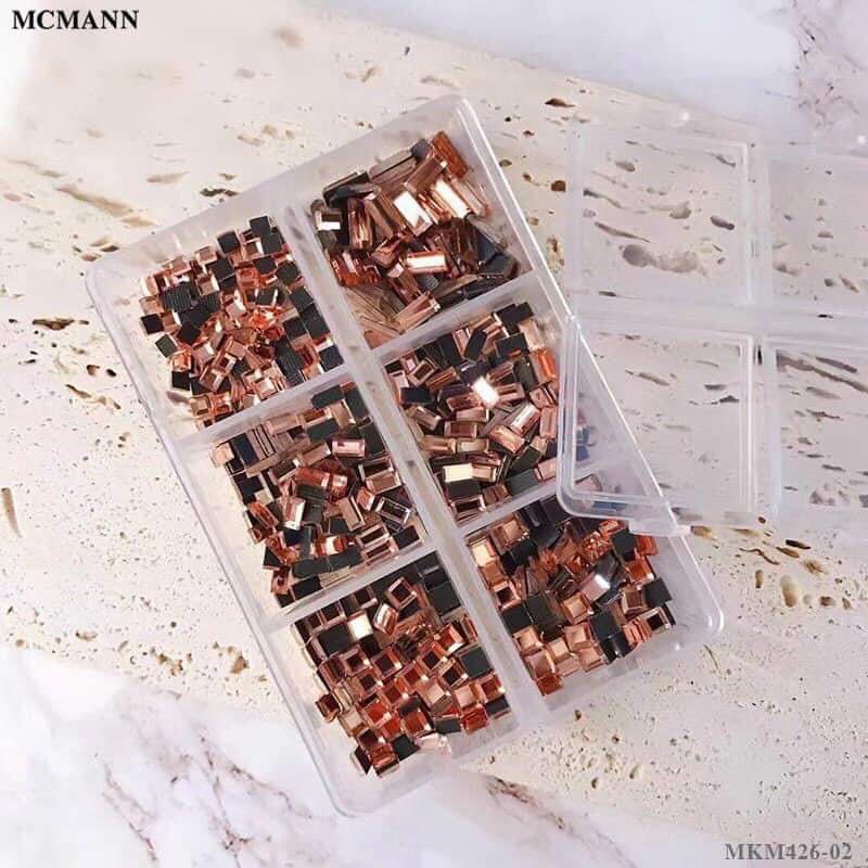 Khay đá vuông mix size 15 ( màu hồng trà )