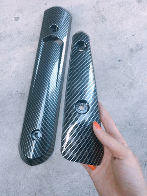 BỘ ỐP PÔ SPARK CACBON gồm 2 miếng nhựa chống cháy cao cấp như hình