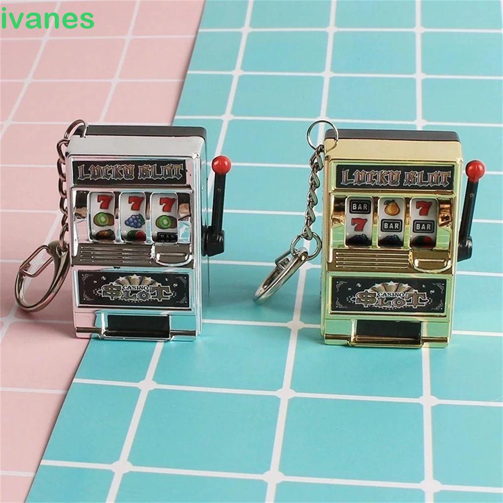Móc khóa IVANES bằng nhựa mini hình máy đánh bạc