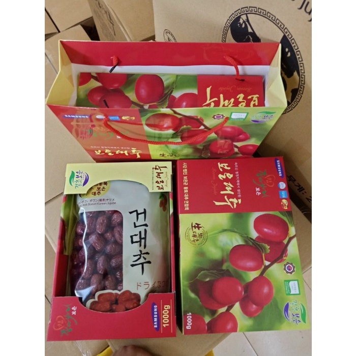 TÁO ĐỎ HÀN QUỐC HỘP 1KG ( Kèm Hộp và Túi Xách )