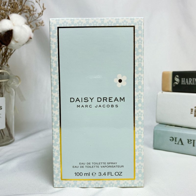 Marc Jacobs Nước hoa Blue Little Daisy Dream nhẹ nhàng kéo dài và hương hoa tươi mát và hương trái cây