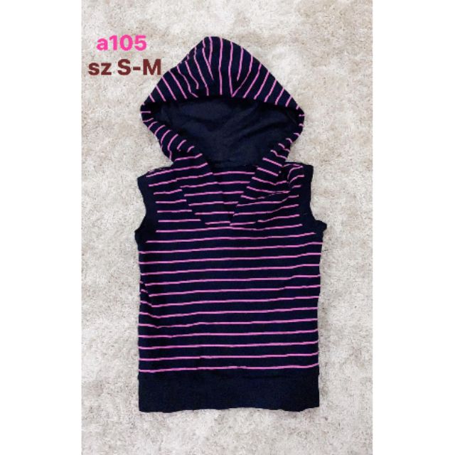 Áo thun hoodie tròng cổ có nón size S-M. A105