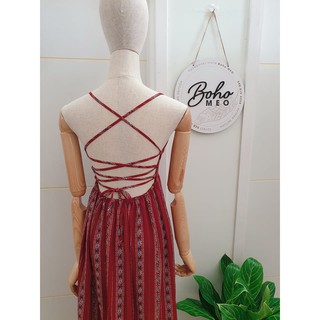Váy đỏ sọc dọc đan lưng