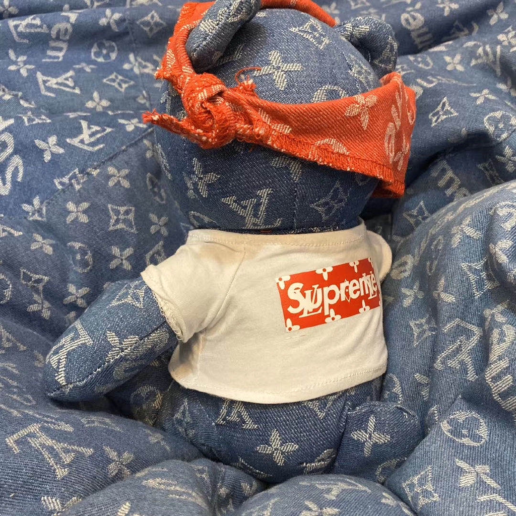 Đồ chơi gấu nhồi bông bằng vải denim in thương hiệu nổi tiếng Supreme LV thời trang đường phố