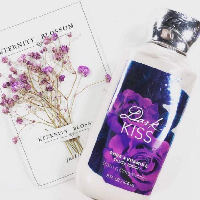 Sữa dưỡng thể Bath & Body Works Dark Kiss Shea & Vitamin E Body Lotion 236ml