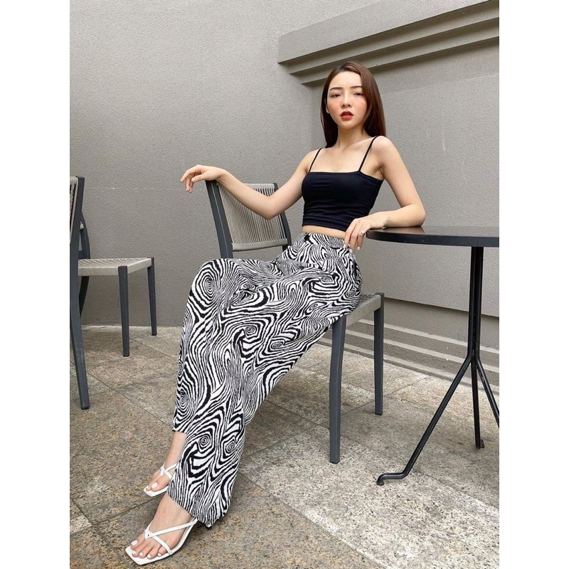 Quần lụa hoạ tiết độc lạ