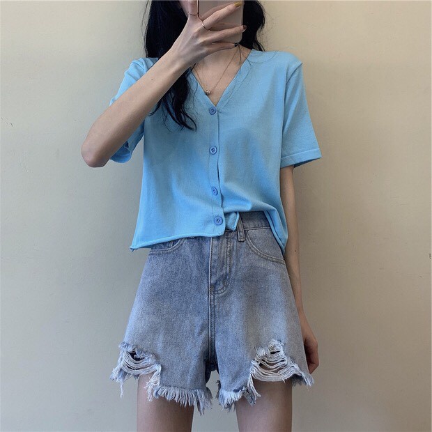 ÁO CROPTOP YUNI VIỀN NÚT NỮ XANH - ÁO CROPTOP CỔ V CÚC CÀI TAY LỠ BLUE BASIC