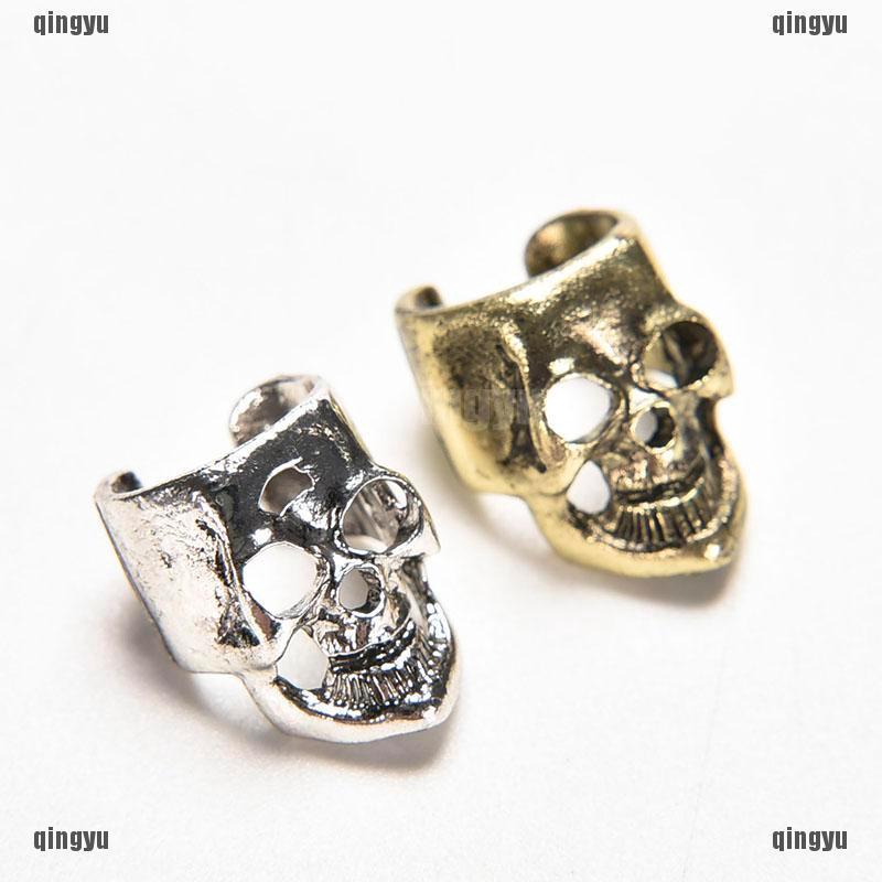 Khuyên vành tai hình đầu lâu