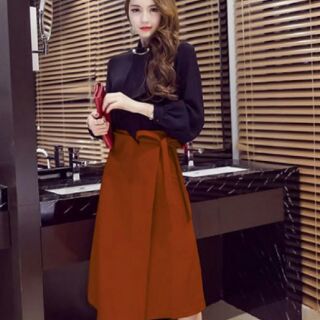 Chân  váy kiểu  đắp  xéo