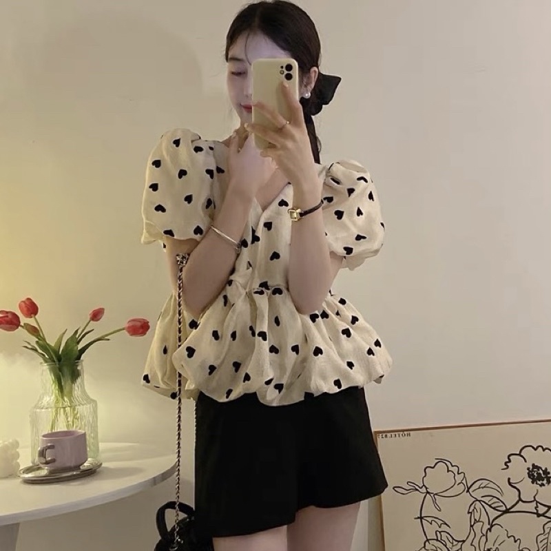 Áo cộc tay bồng, cổ chữ V bánh bèo