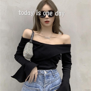 Áo tay loe dài màu trơn thiết kế trễ vai quyến rũ