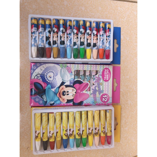 Sáp màu dầu 12 màu Micky 1 hộp