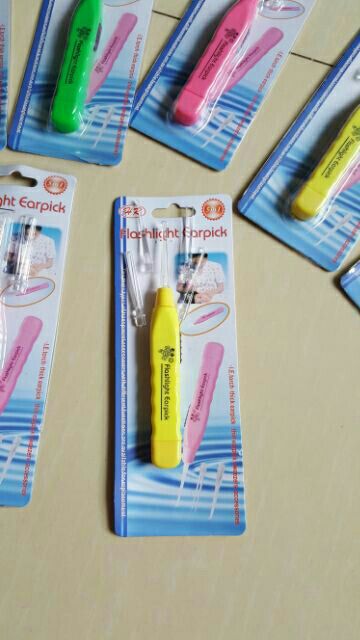 Dụng cụ lấy ráy tai có đèn