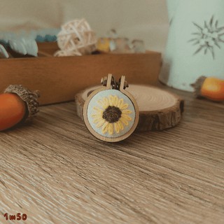 Hoa hướng dương (Sunflower) - Móc khóa thêu tay handmade / Hand-embroidered keychain