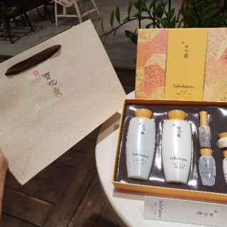 Sét duong da sulwhasoo dưỡng da khô sạm