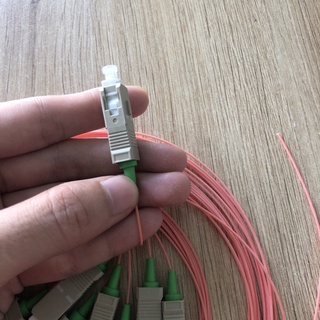 1 dây pigtail SC/UPC, Multimode OM2 dài 1.5M phi 0.9mm(Dây nối quang đa mốt OM2 SC/UPC)