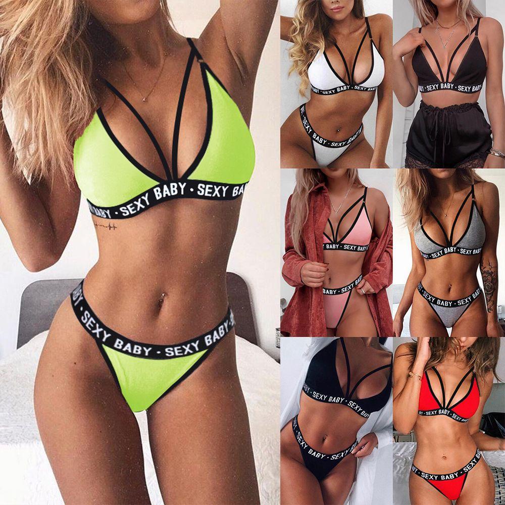 Bộ Đồ Lót Thể Thao Gồm Áo Ngực + Quần Lọt Khe Và Quần Lót In Chữ Thời