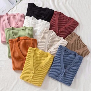 Áo len cổ tim phối cúc