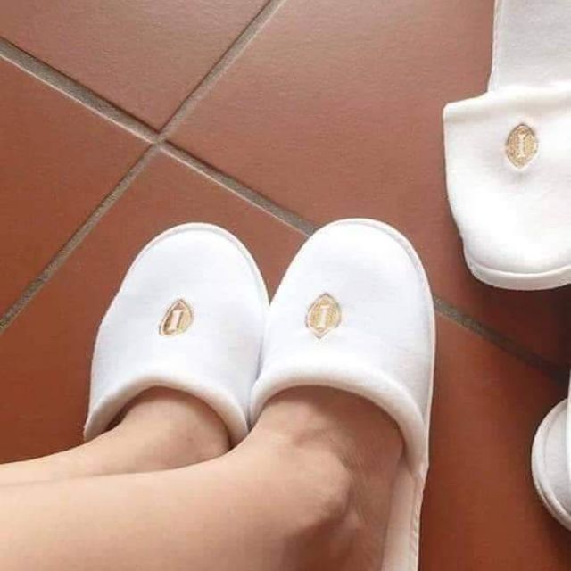 Combo 21 đôi dép đitrong nha ̀
