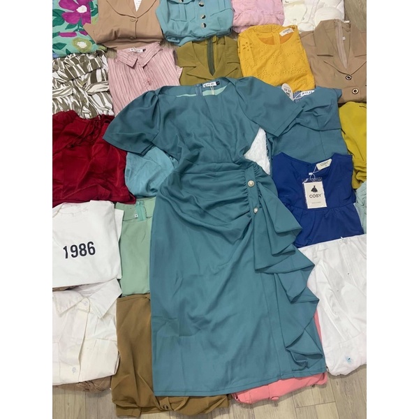 Đầm tay bồng nhún eo đính nút