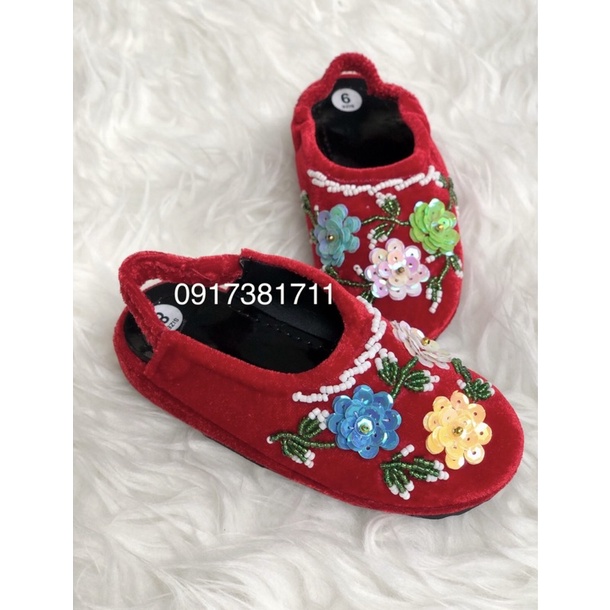 Hài nhí đỏ có quai hậu cho bé gái