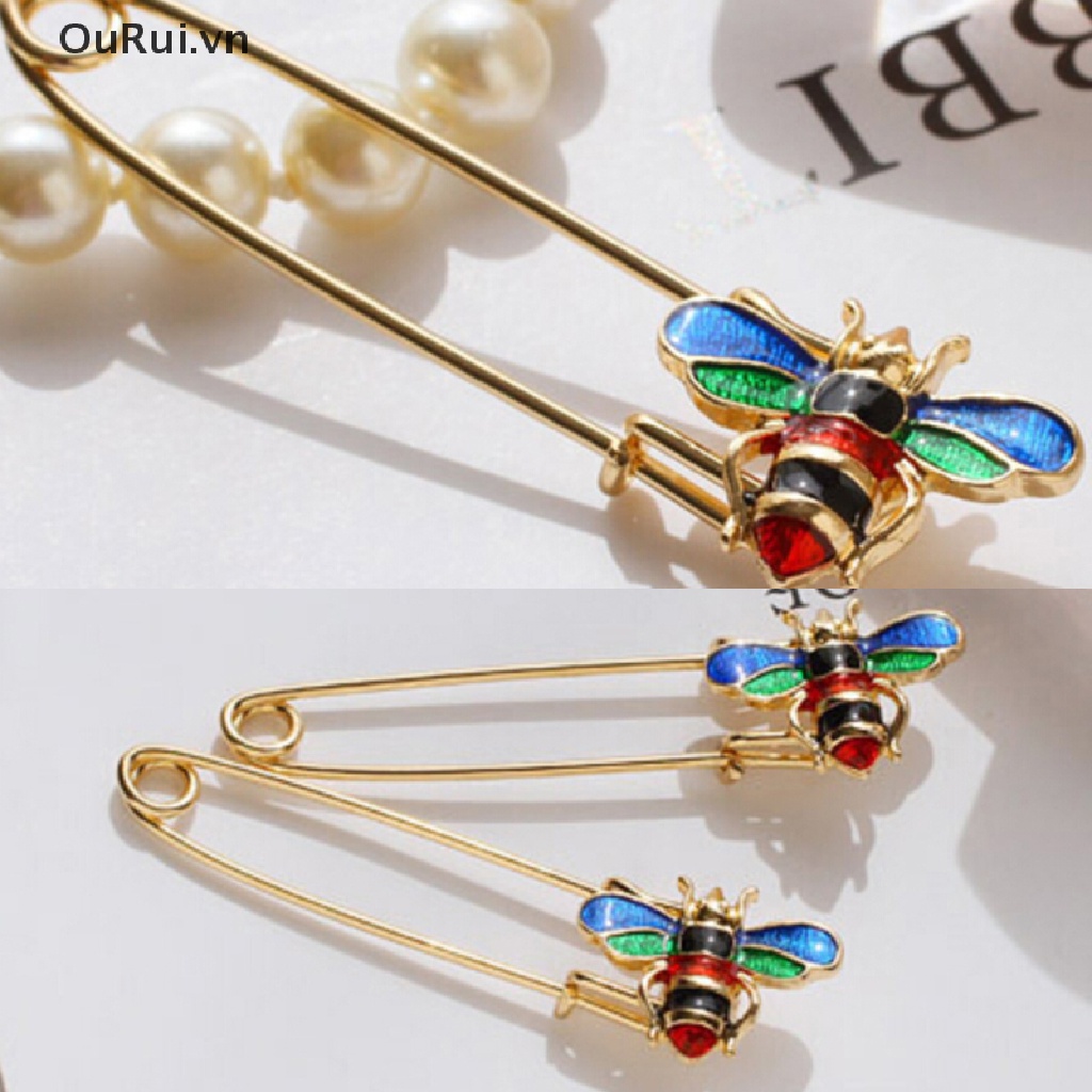 Con Ong Hoạt Hình Phong Cách Cổ Điển