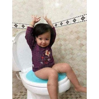 Thu nhỏ bồn cầu , bệ ngồi nhà xí cho bé Việt Nhật