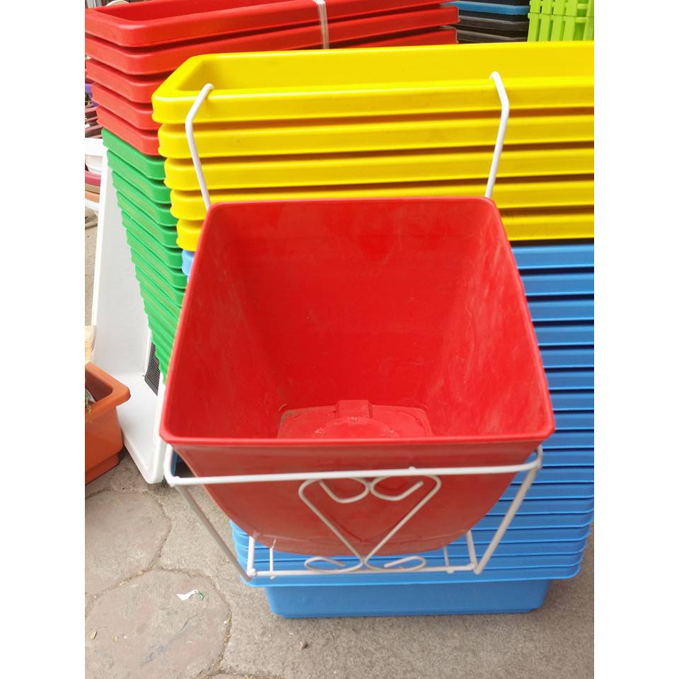 combo 1 bộ móc sắt ban công vuông 25 + 1 chậu nhựa vuông 25