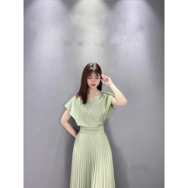 Váy lụa dập ly thắt nơ eo