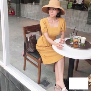 FREESHIP150K_Đầm Cổ Vuông Vàng Xếp Li Eo