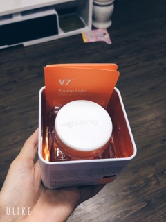 KEM DƯỠNG DA MẶT V7 TONING LIGHT 50ml