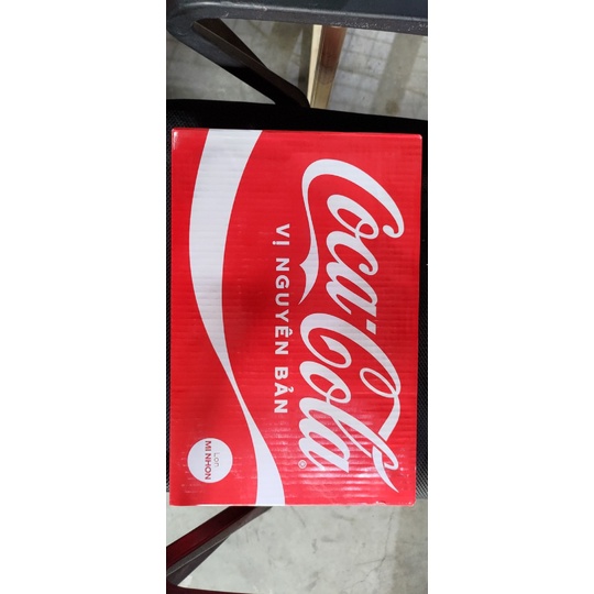 Thùng 24 Lon Mi-nhon Nước Giải Khát Coca-Cola vị Nguyên Bản Original Lon 235ml