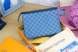 Cluth cầm tay LV hàng đẹp fullbox
